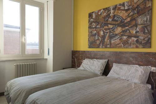 a bedroom with a bed and a painting on the wall at Viale Mezzetti - 1.3 by Ospitaci in Foligno