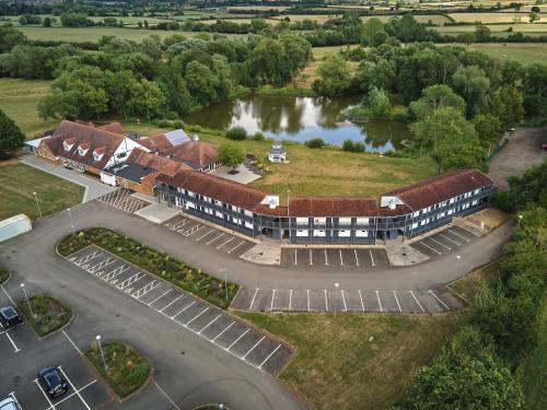 Et luftfoto af Kingfisher Park