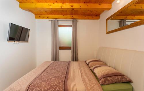 Katil atau katil-katil dalam bilik di Villa Gostinjac 1 with pool Krk by Villas Guide