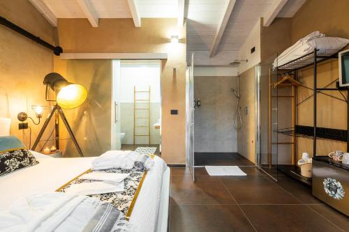 Postel nebo postele na pokoji v ubytování LUVIA ROOMS SPA