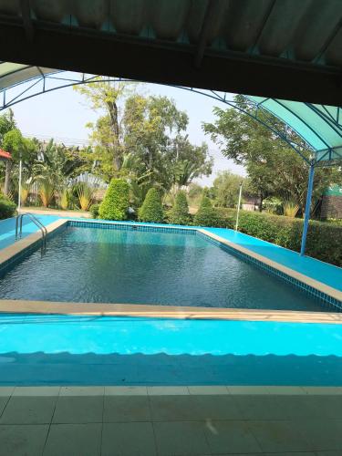 an empty swimming pool in a building with a blue at Sripiamsuk Resort Bangkok in Pathum Thani