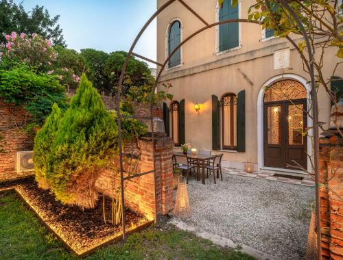 Domus Carla with Garden R&R photo 20