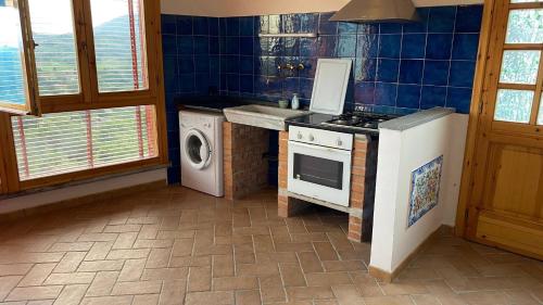 Η κουζίνα ή μικρή κουζίνα στο Hillside home with fantastic view - 7 beds - only 1h from Rome