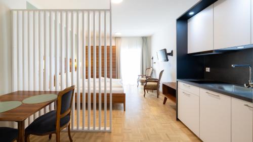 Kuchyň nebo kuchyňský kout v ubytování Aparthotel Klopeinersee