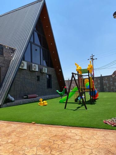 Herní místnost nebo prostor pro děti v ubytování منتجع كفريا السياحي-عجلون Kufraya Resort-Ajloun