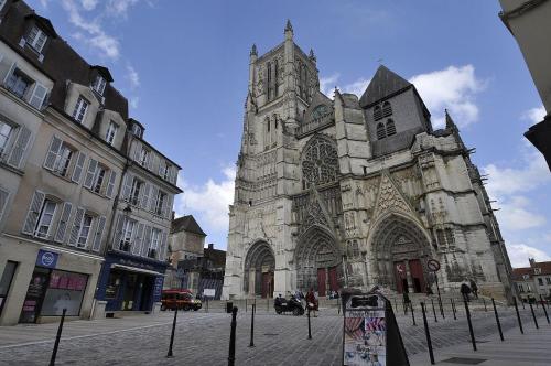 an old stone church with a tower on a street at Beautiful 2-room apartment - Meaux - near Disneyland in Meaux
