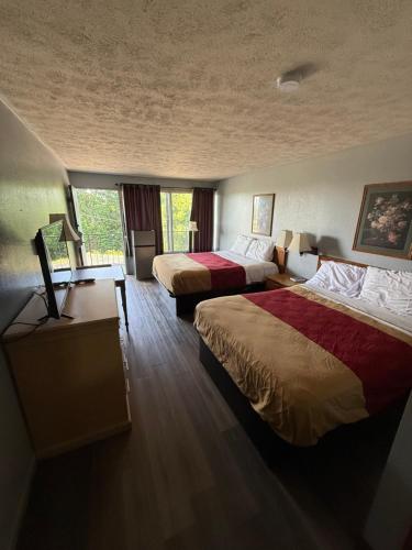 Postel nebo postele na pokoji v ubytování Lakeview Inn