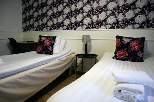 Ένα ή περισσότερα κρεβάτια σε δωμάτιο στο Hotel Kajaani