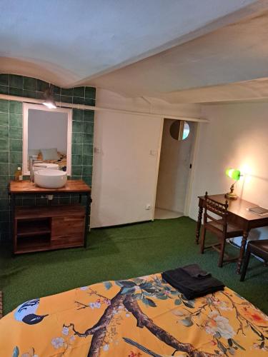 Studio au calme dans propriété avec jardin