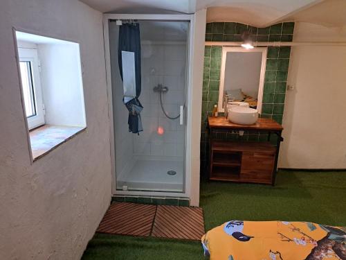 Studio au calme dans propriété avec jardin
