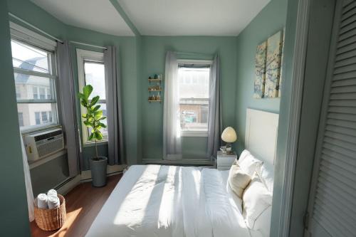 Katil atau katil-katil dalam bilik di Japanese Inspired Twin Retreat 15 Min to Manhattan