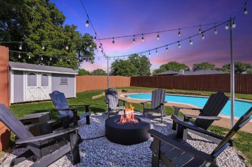 Bazén v ubytování Best of Desoto 5BR 2BA with Pool Patio nebo v jeho okolí