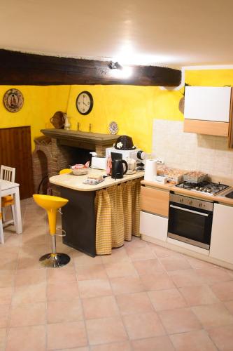 a kitchen with a stove and a counter top at Al Rifugio Nel Borgo in Vitorchiano