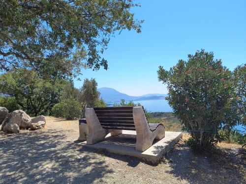a park bench sitting on top of a hill at Villa vista mare in Zagrađe