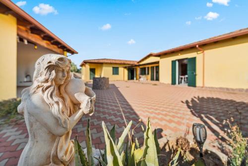 a statue of a woman in front of a house at Residence Sulcis 3 in Masainas