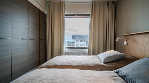 a bedroom with a bed and a window at Ylläs Chalets 4201 in Ylläsjärvi