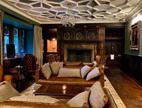 Χώρος καθιστικού στο Lewtrenchard Manor