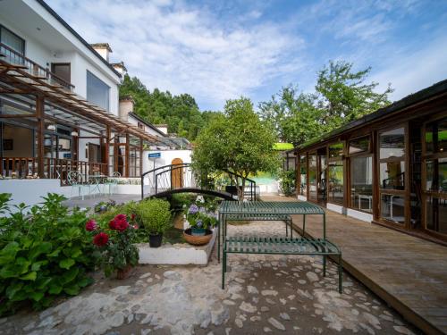 a courtyard of a building with two benches and flowers at Huangshan Hongcun Weizhashan Xunxi Hotel in Huangshan