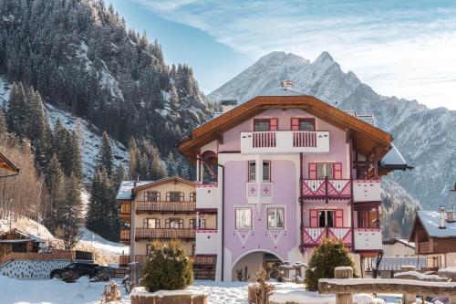 Dolomiti Luxury Mountain View SKI-IN SKI-OUT photo 3
