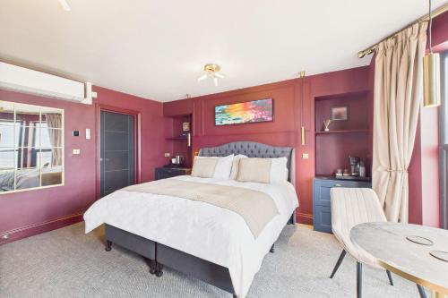 Katil atau katil-katil dalam bilik di Host & Stay - Bellevue Luxe Rooms