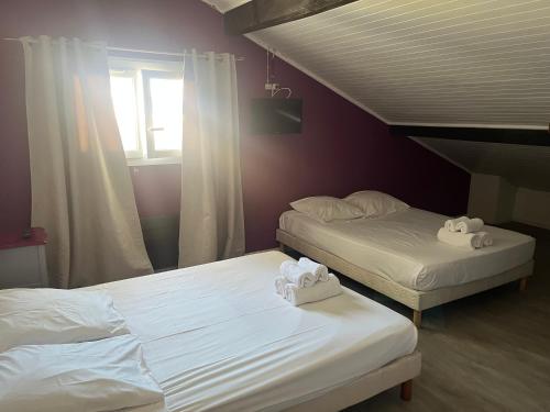 Ένα ή περισσότερα κρεβάτια σε δωμάτιο στο Hôtel Bellevue