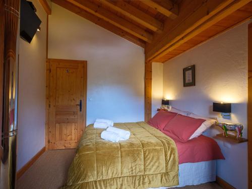 a bedroom with a bed with towels on it at Chalet LE VAL NESS in La Côte dʼArbroz