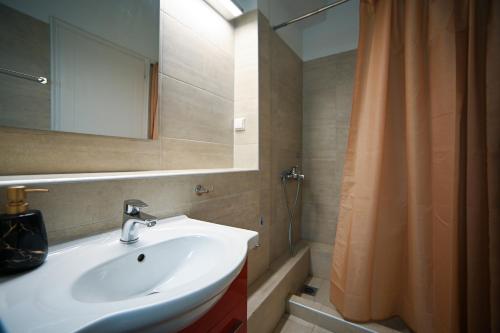 Tsakalof 10 Central Apartment by Zeussuites