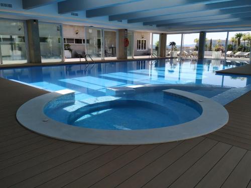 A piscina localizada em Hotel Covilhã Dona Maria Affiliated by Meliá ou nos arredores