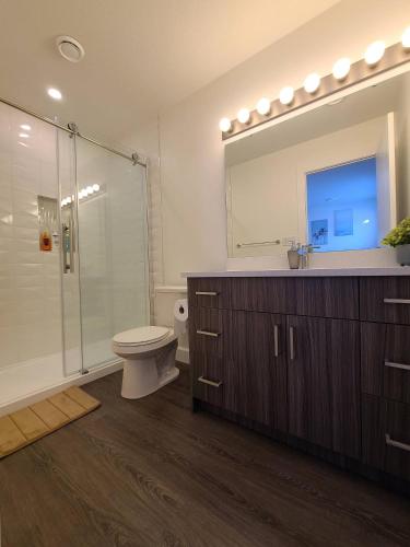 Ένα μπάνιο στο Entire New Built - Spacious 3-bedroom Suite.