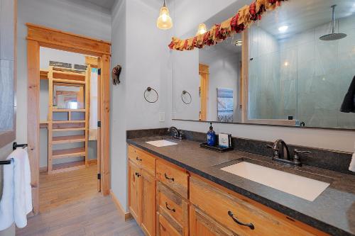 Dapur atau dapur kecil di Once In A Blue Ridge - Mountain ViewDog Friendly