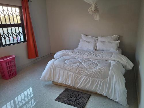 Postel nebo postele na pokoji v ubytování Chic Modern Escape