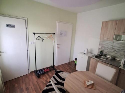Dapur atau dapur kecil di Apartmani Lana