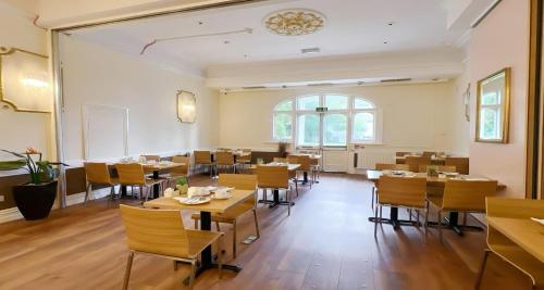 a dining room with wooden tables and chairs at Best Western Andover in Andover