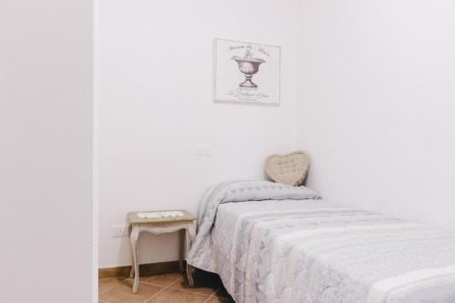 a bedroom with a bed and a side table at Il Cuore delle Apuane in Antona