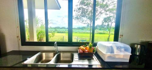 Dapur atau dapur kecil di บ้านสวนโฮมสเตย์