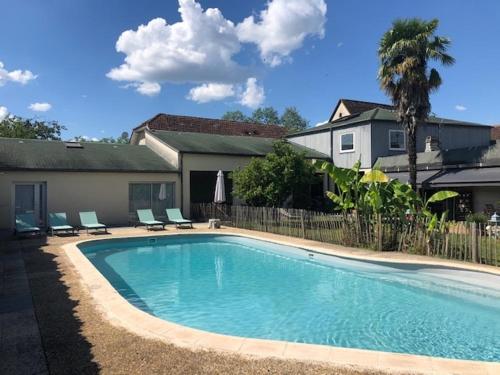 Πισίνα στο ή κοντά στο Logement au cœur de la vallée de la Dordogne