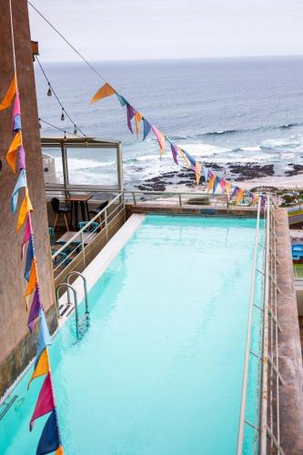 Gran Cavancha Hotel & Apartmentの敷地内または近くにあるプール