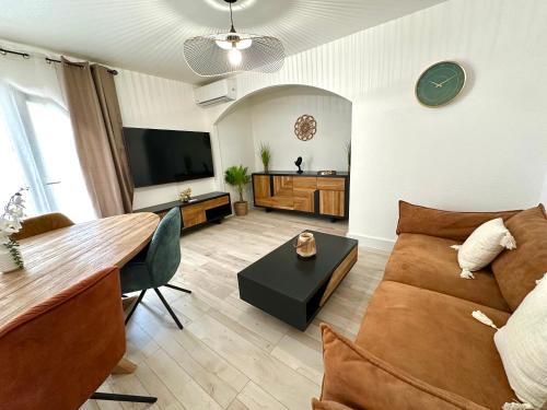 Μια τηλεόραση ή/και κέντρο ψυχαγωγίας στο Les Appartements du Mas - Diamant