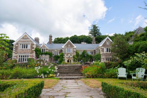 Κήπος έξω από το Lewtrenchard Manor