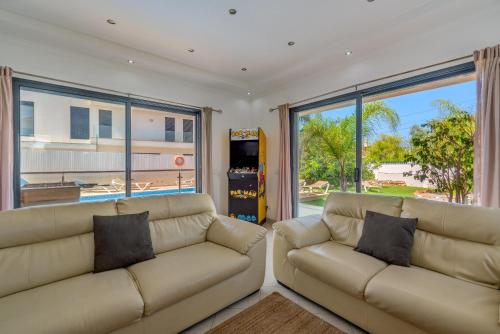 Villa Ruana - 5 bedrooms on Suite- Free out door Hot Jacuzzi - By Bedzy
