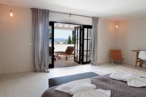 Tranquil Retreat Villa in Cap Martinet, 1063 photo 2