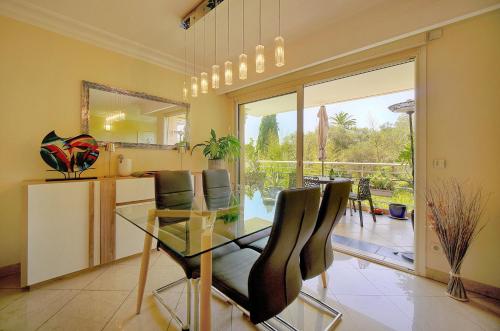 Lumineux 3 chambres TERRASSE PISCINE PARKING A3B134
