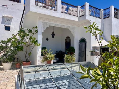 O edifício em que o riad se localiza