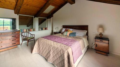 Ένα ή περισσότερα κρεβάτια σε δωμάτιο στο Large country house among the hazelnuts - Unesco