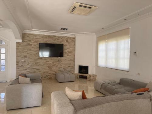 Μια τηλεόραση ή/και κέντρο ψυχαγωγίας στο Villa Nador