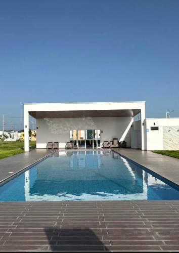 Swimmingpoolen hos eller tæt på Tu refugio a pasos del centro comercial