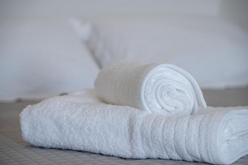 a stack of white towels sitting on top of a room at CALDERA CASABLANCA in Ano Meria