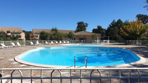 Piscina a Casa di u sole o a prop