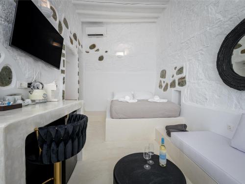 a small white room with a bed in the background at CALDERA CASABLANCA in Ano Meria