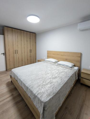 เตียงในห้องที่ Elia Apartment 2